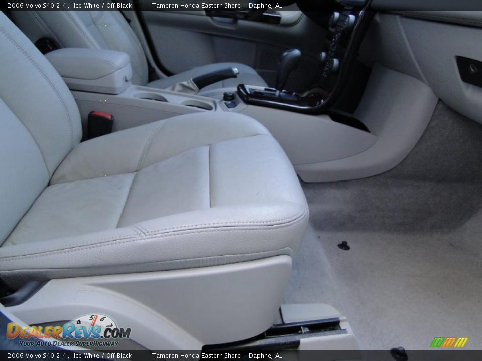 2006 Volvo S40 2.4i Ice White / Off Black Photo #27