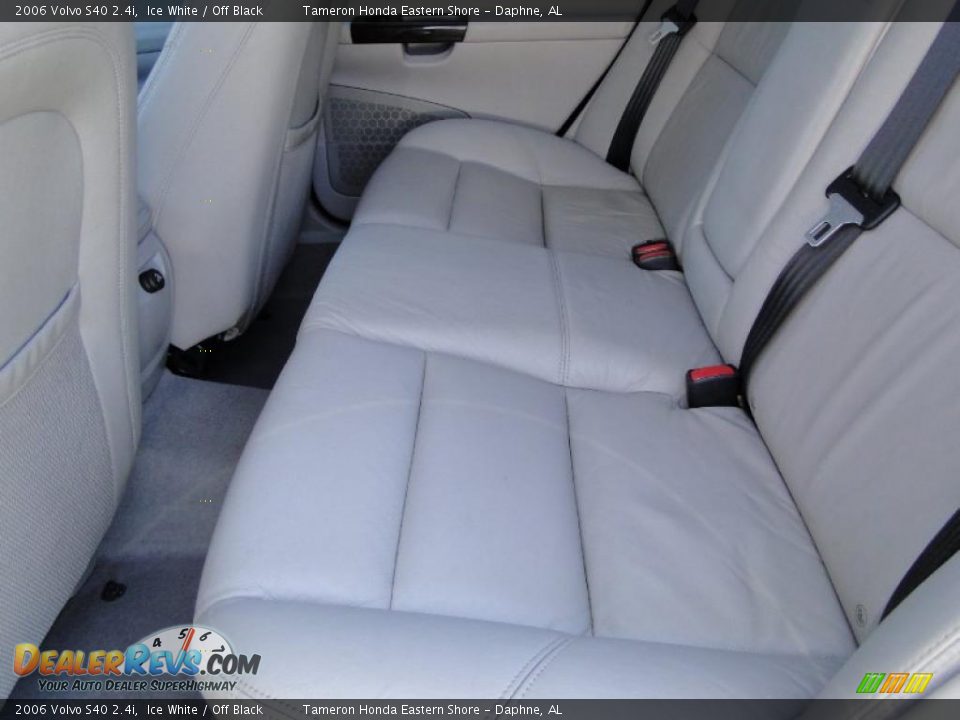 2006 Volvo S40 2.4i Ice White / Off Black Photo #28