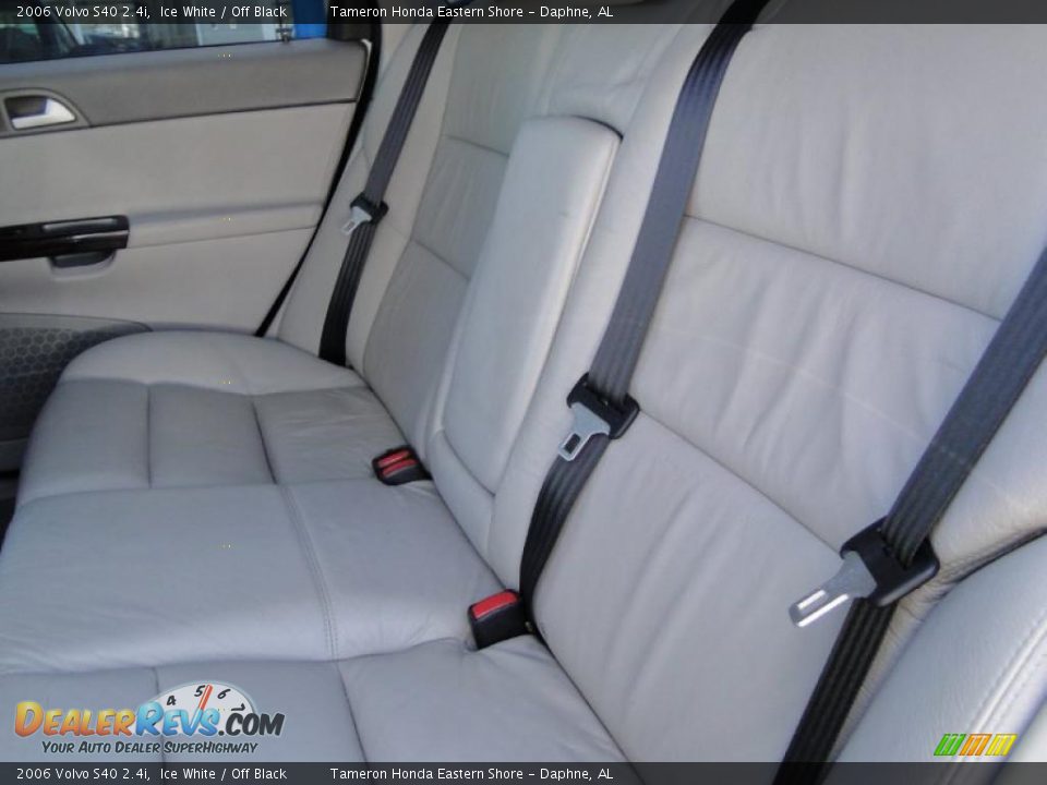 2006 Volvo S40 2.4i Ice White / Off Black Photo #29