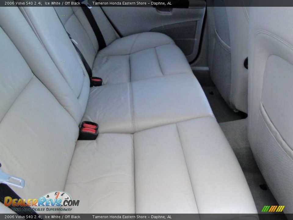 2006 Volvo S40 2.4i Ice White / Off Black Photo #30