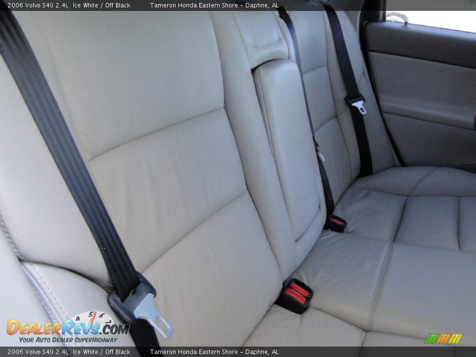 2006 Volvo S40 2.4i Ice White / Off Black Photo #31