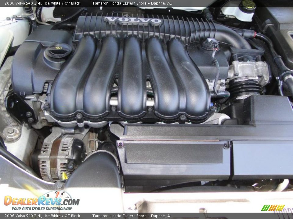 2006 Volvo S40 2.4i Ice White / Off Black Photo #32