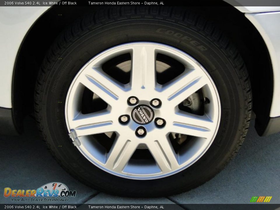2006 Volvo S40 2.4i Ice White / Off Black Photo #34