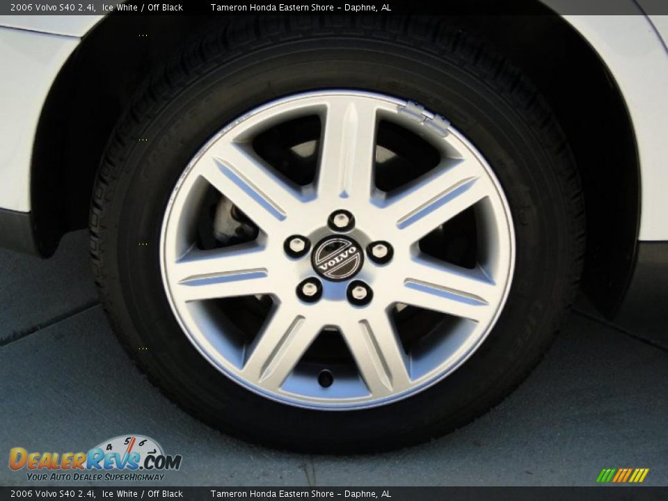 2006 Volvo S40 2.4i Ice White / Off Black Photo #35