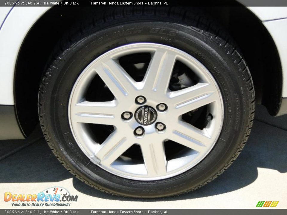2006 Volvo S40 2.4i Ice White / Off Black Photo #36