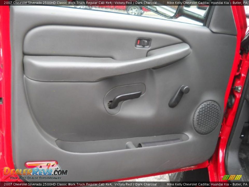 Door Panel of 2007 Chevrolet Silverado 2500HD Classic Work Truck Regular Cab 4x4 Photo #8