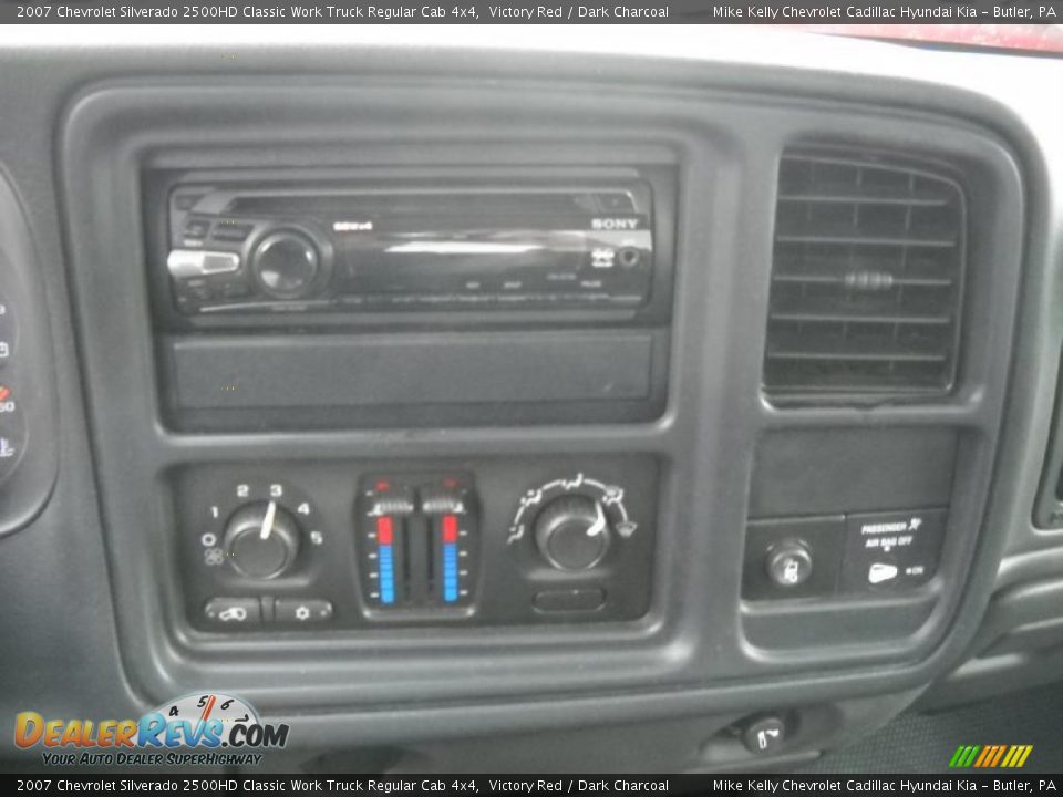 2007 Chevrolet Silverado 2500HD Classic Work Truck Regular Cab 4x4 Victory Red / Dark Charcoal Photo #17