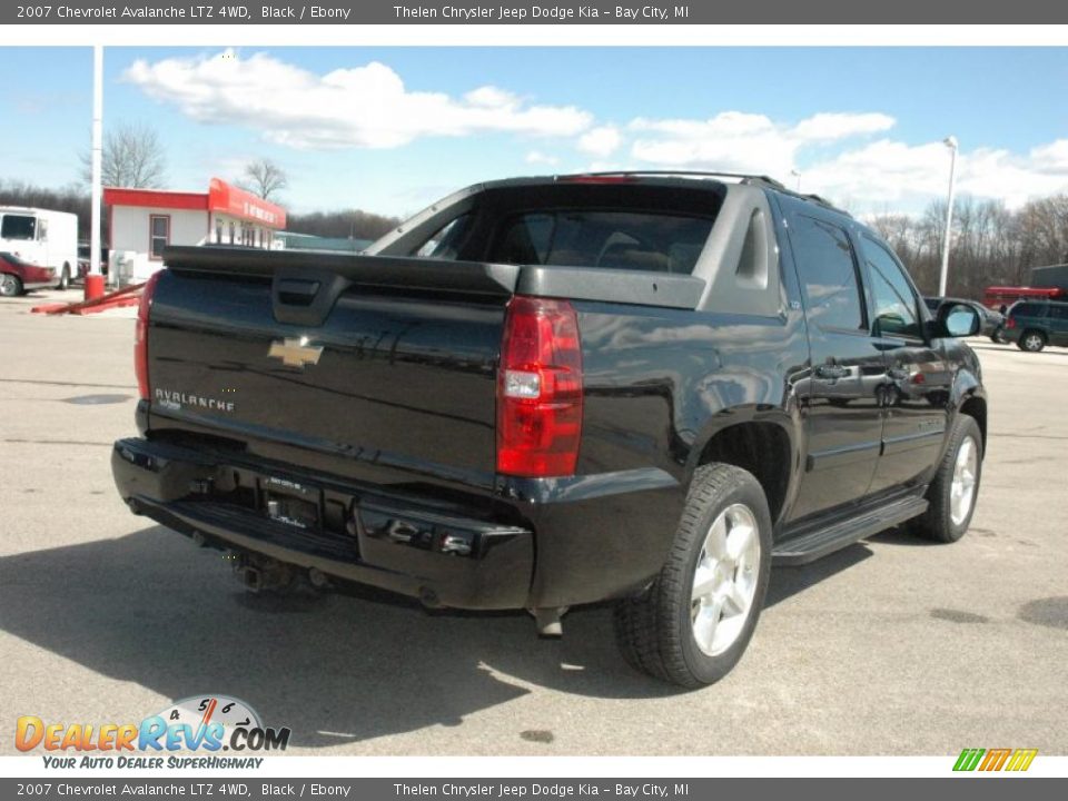 Black 2007 Chevrolet Avalanche LTZ 4WD Photo #4