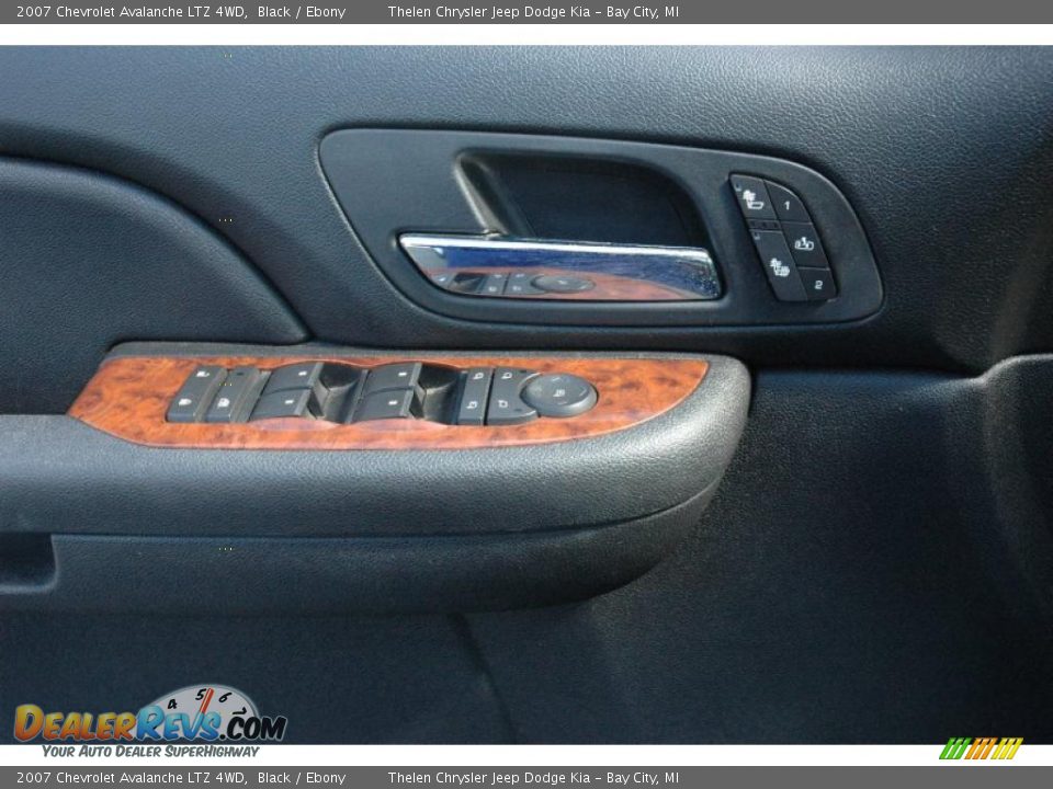2007 Chevrolet Avalanche LTZ 4WD Black / Ebony Photo #12