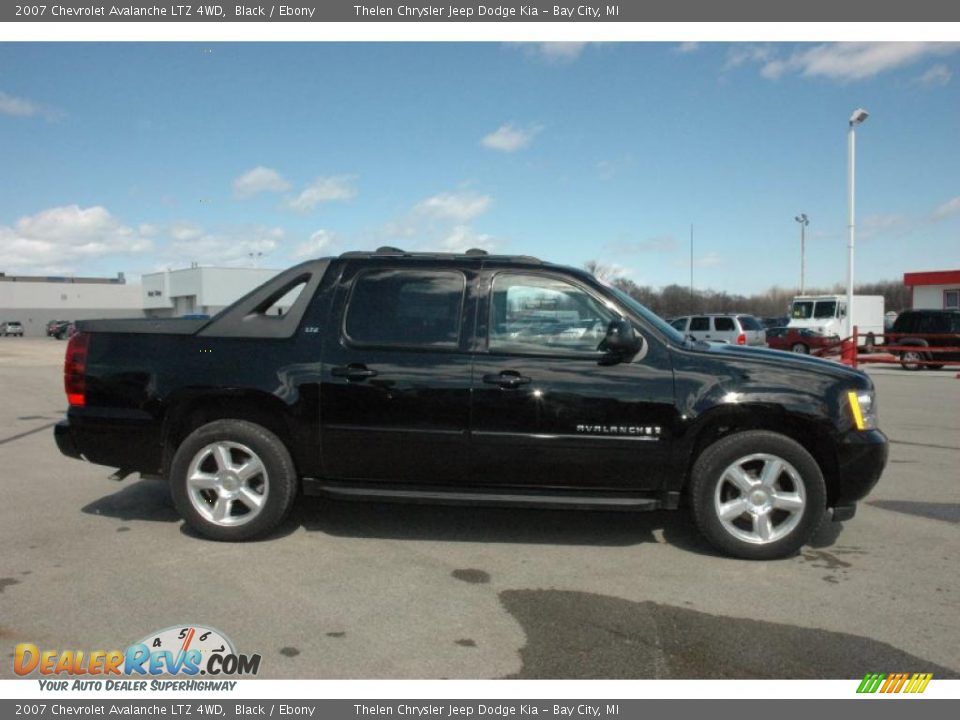 Black 2007 Chevrolet Avalanche LTZ 4WD Photo #15