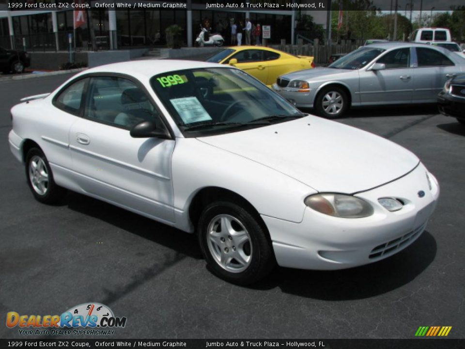 Front 3/4 View of 1999 Ford Escort ZX2 Coupe Photo #1