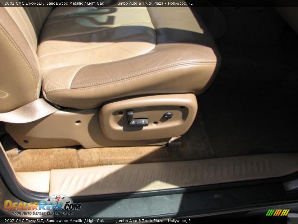 2002 GMC Envoy SLT Sandalwood Metallic / Light Oak Photo #17
