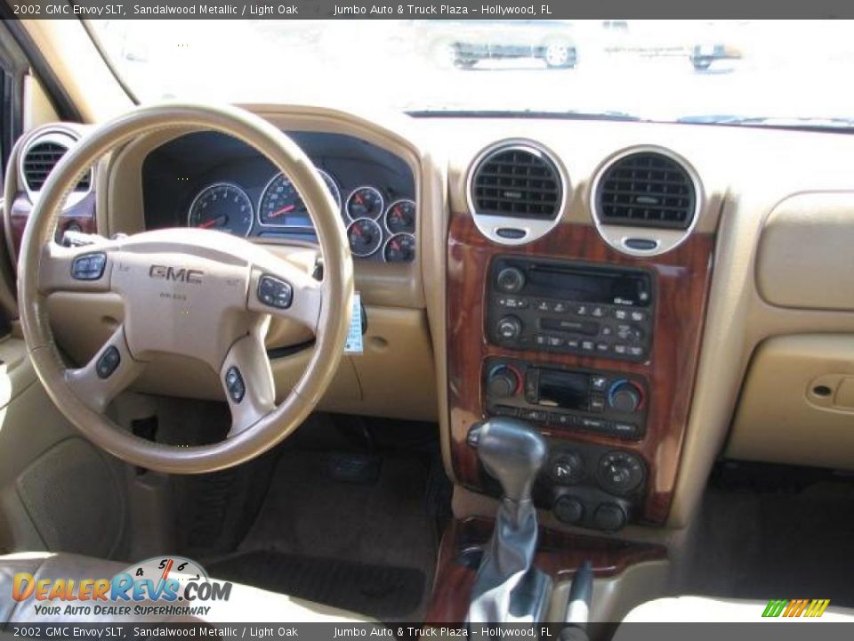 Dashboard of 2002 GMC Envoy SLT Photo #19