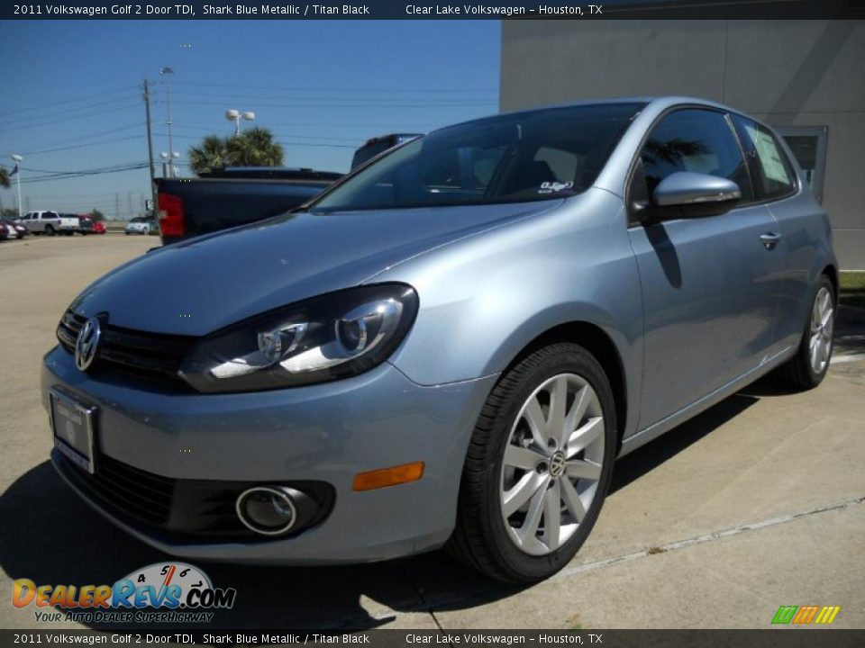 Front 3/4 View of 2011 Volkswagen Golf 2 Door TDI Photo #3