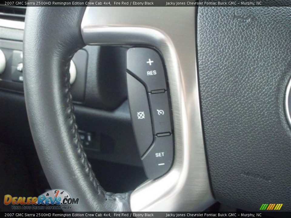 Controls of 2007 GMC Sierra 2500HD Remington Edition Crew Cab 4x4 Photo #29