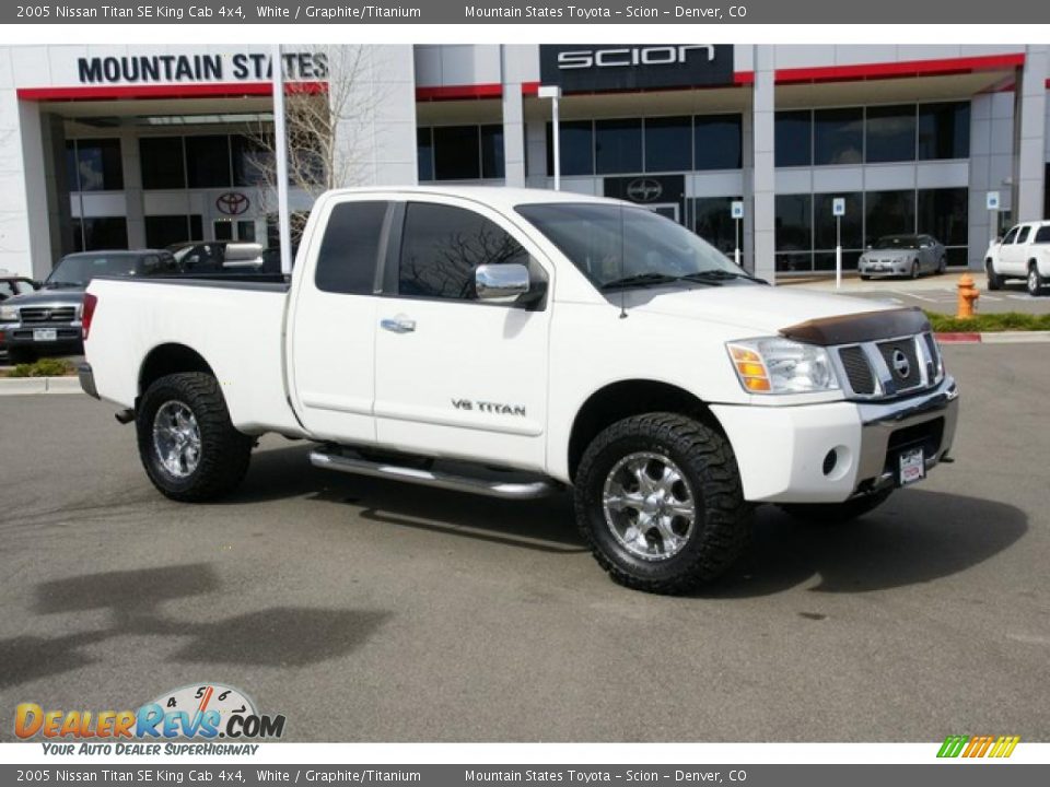 2005 Nissan Titan SE King Cab 4x4 White / Graphite/Titanium Photo 1
