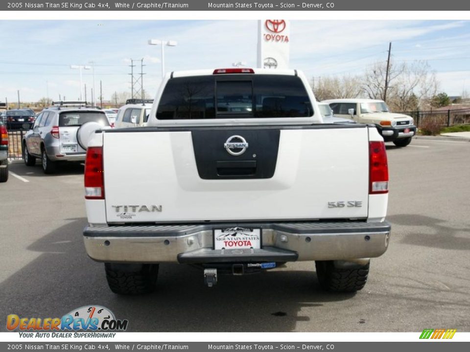 2005 Nissan Titan SE King Cab 4x4 White / Graphite/Titanium Photo #3