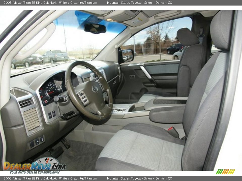 Graphite/Titanium Interior - 2005 Nissan Titan SE King Cab 4x4 Photo #8