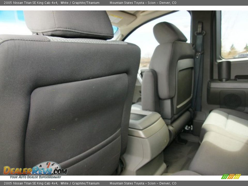 2005 Nissan Titan SE King Cab 4x4 White / Graphite/Titanium Photo #11