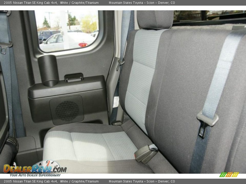 2005 Nissan Titan SE King Cab 4x4 White / Graphite/Titanium Photo #13