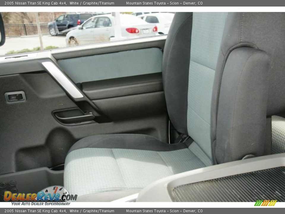 2005 Nissan Titan SE King Cab 4x4 White / Graphite/Titanium Photo #14