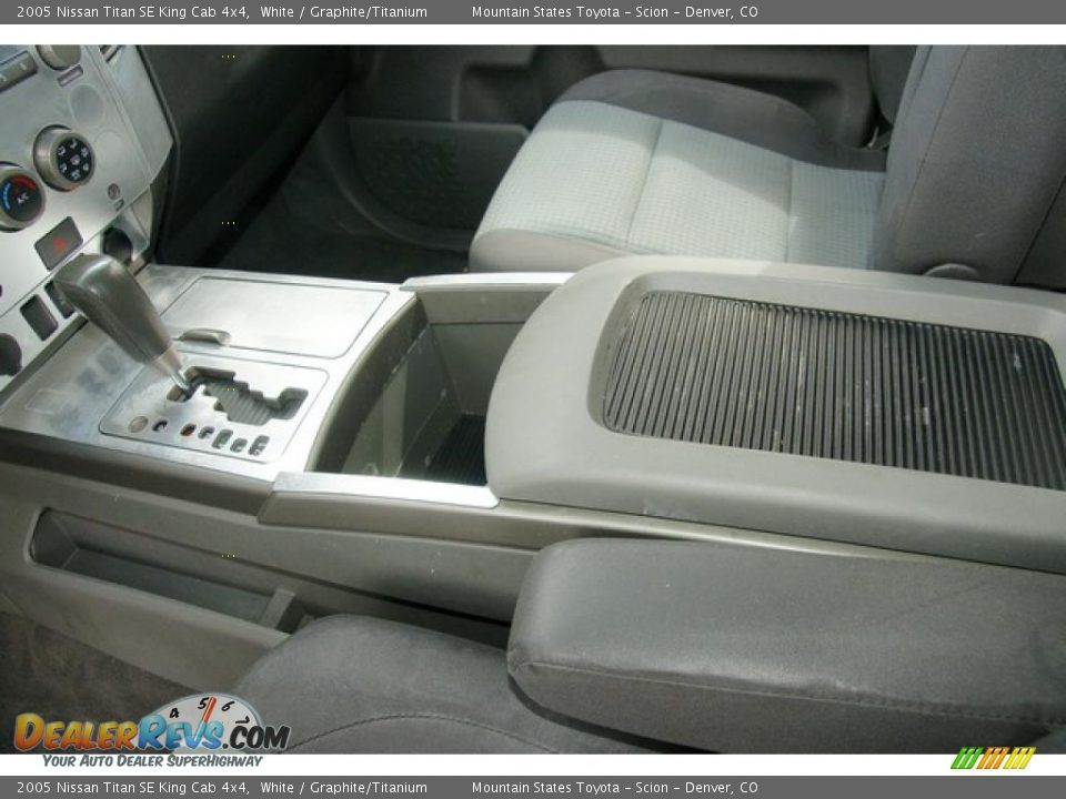 2005 Nissan Titan SE King Cab 4x4 White / Graphite/Titanium Photo #15