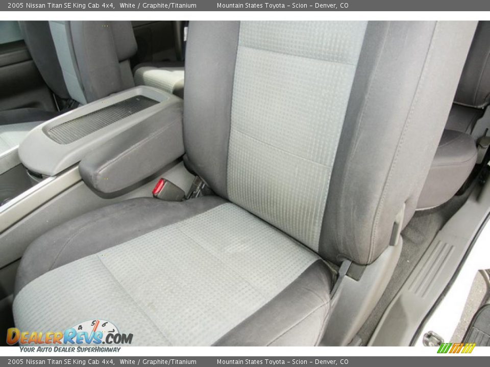2005 Nissan Titan SE King Cab 4x4 White / Graphite/Titanium Photo #16