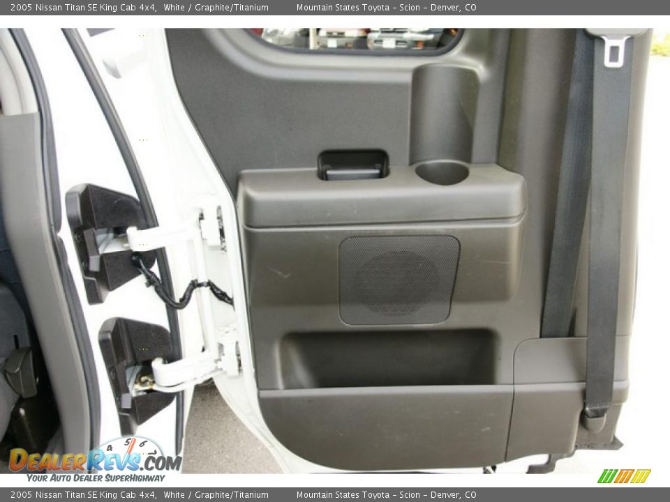 2005 Nissan Titan SE King Cab 4x4 White / Graphite/Titanium Photo #19