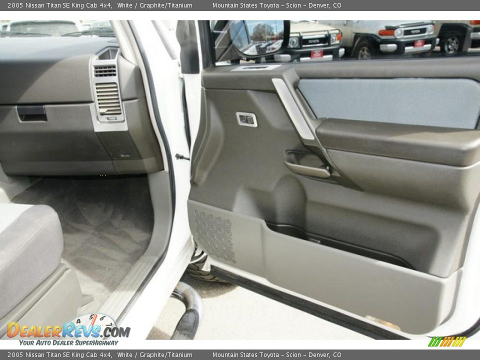 2005 Nissan Titan SE King Cab 4x4 White / Graphite/Titanium Photo #20
