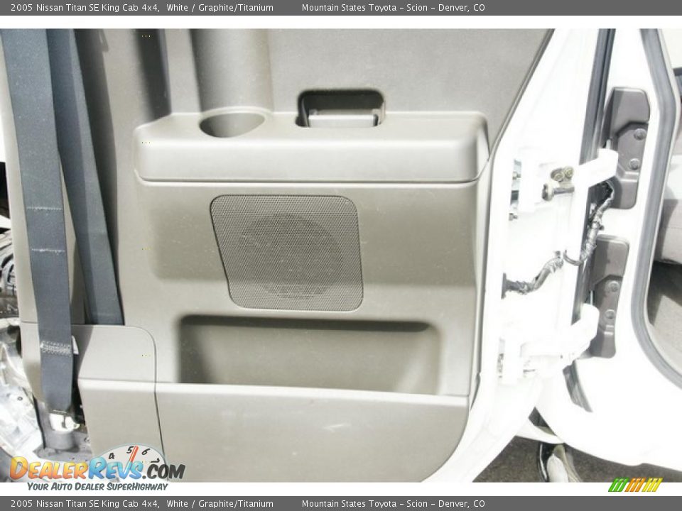 2005 Nissan Titan SE King Cab 4x4 White / Graphite/Titanium Photo #22