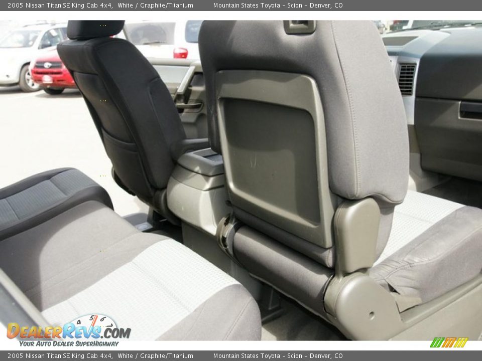 2005 Nissan Titan SE King Cab 4x4 White / Graphite/Titanium Photo #23