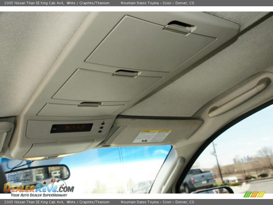 2005 Nissan Titan SE King Cab 4x4 White / Graphite/Titanium Photo #24