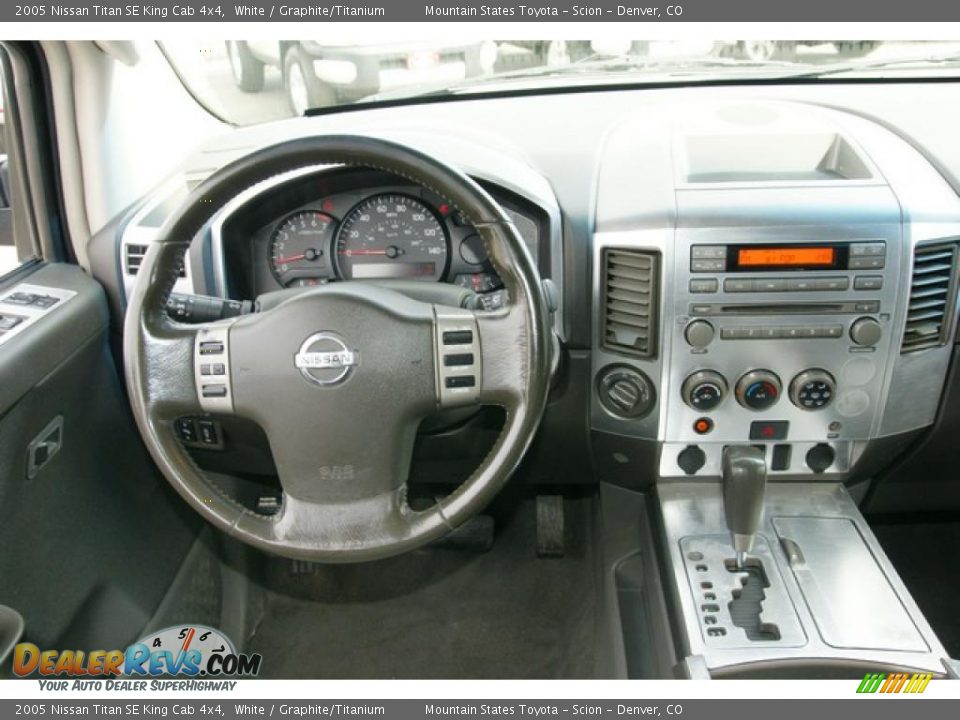 2005 Nissan Titan SE King Cab 4x4 White / Graphite/Titanium Photo #25