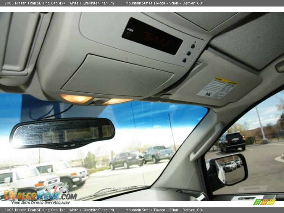 2005 Nissan Titan SE King Cab 4x4 White / Graphite/Titanium Photo #33