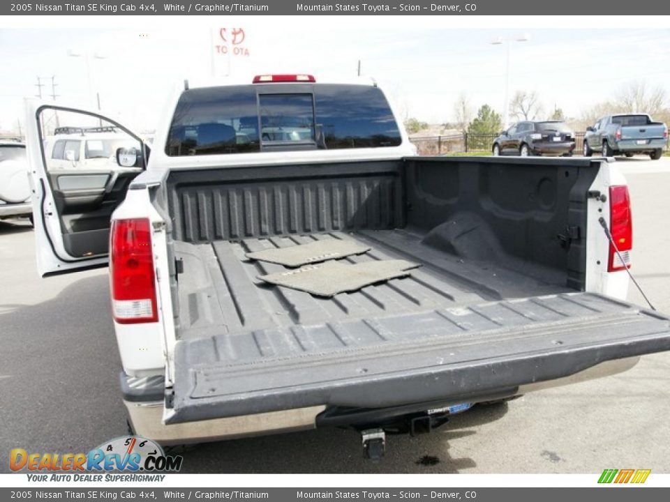 2005 Nissan Titan SE King Cab 4x4 White / Graphite/Titanium Photo #34