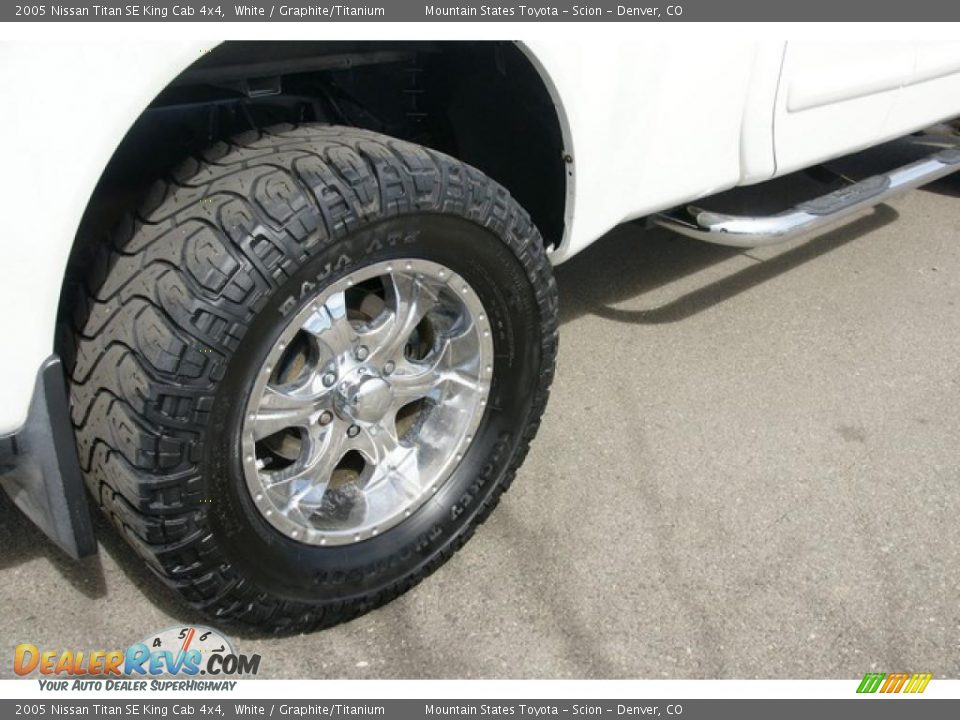 2005 Nissan Titan SE King Cab 4x4 White / Graphite/Titanium Photo #35