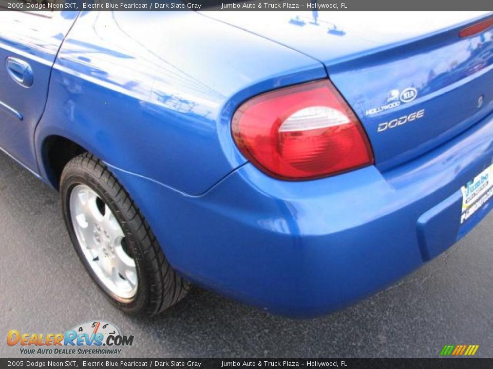 2005 Dodge Neon SXT Electric Blue Pearlcoat / Dark Slate Gray Photo #8