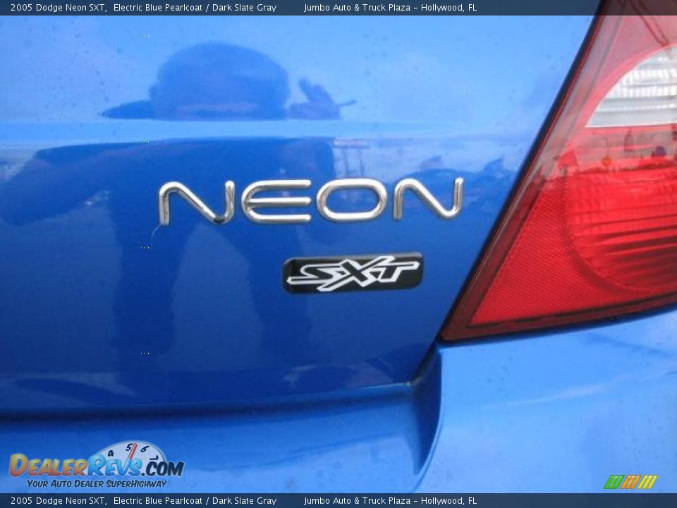 2005 Dodge Neon SXT Electric Blue Pearlcoat / Dark Slate Gray Photo #10