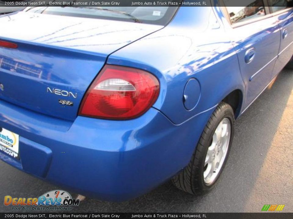 2005 Dodge Neon SXT Electric Blue Pearlcoat / Dark Slate Gray Photo #11