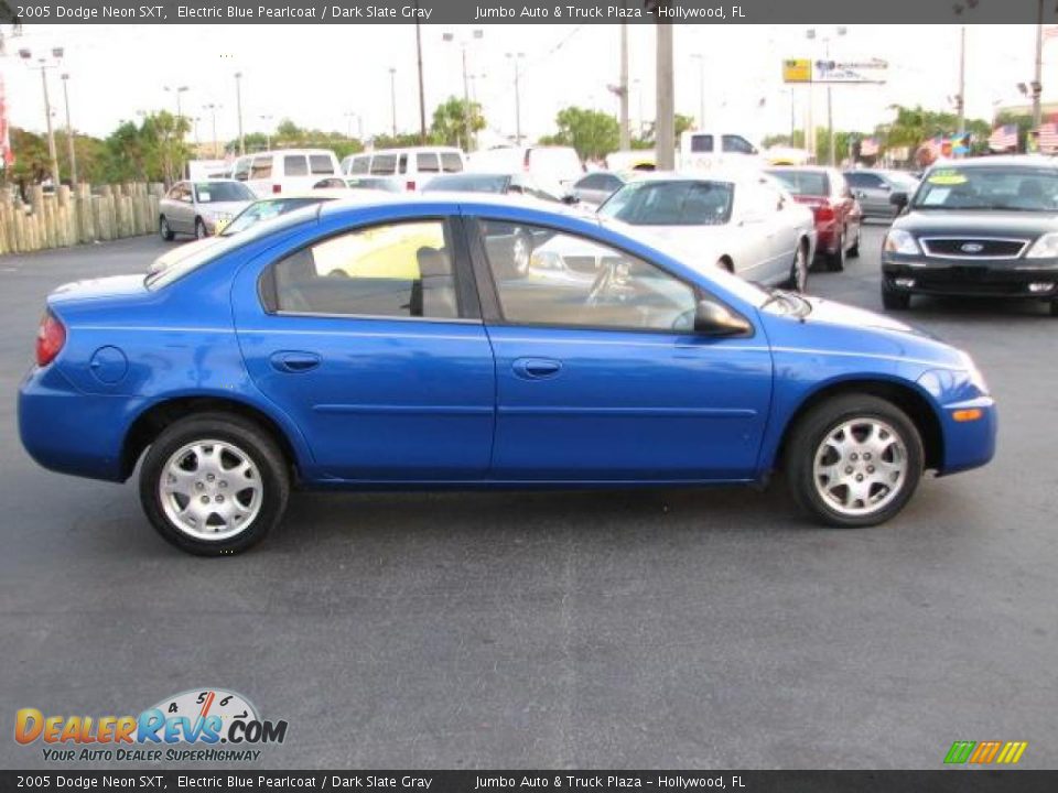 2005 Dodge Neon SXT Electric Blue Pearlcoat / Dark Slate Gray Photo #13