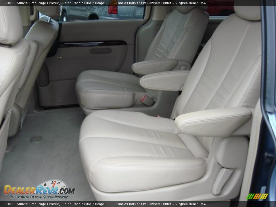2007 Hyundai Entourage Limited South Pacific Blue / Beige Photo #9