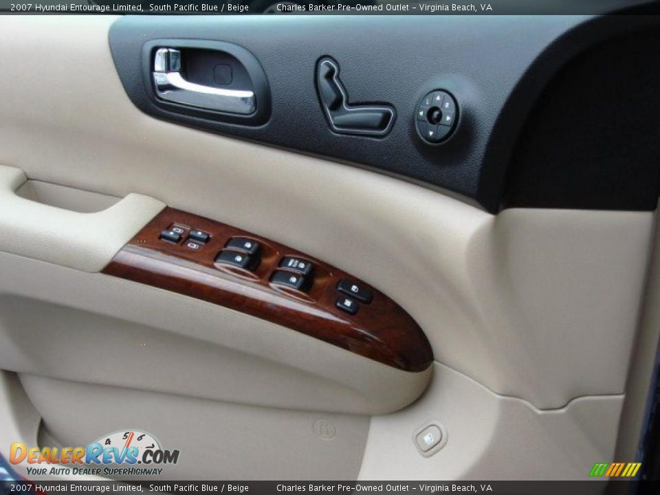 2007 Hyundai Entourage Limited South Pacific Blue / Beige Photo #15