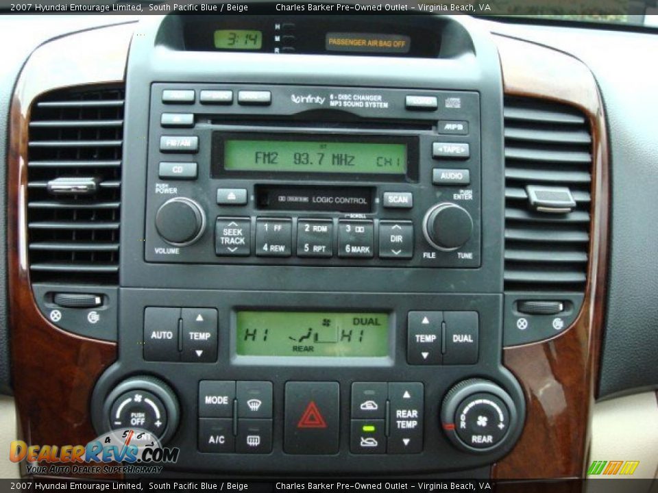 2007 Hyundai Entourage Limited South Pacific Blue / Beige Photo #17