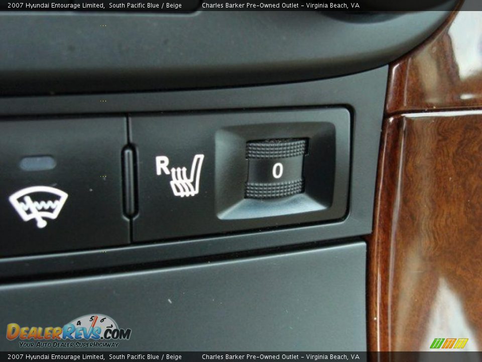2007 Hyundai Entourage Limited South Pacific Blue / Beige Photo #18