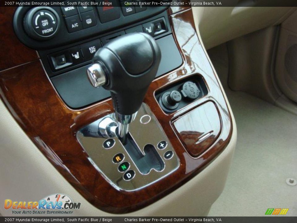 2007 Hyundai Entourage Limited South Pacific Blue / Beige Photo #20