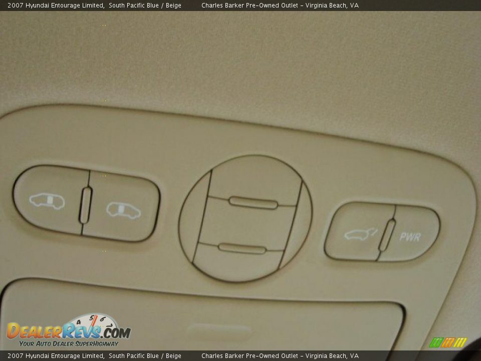2007 Hyundai Entourage Limited South Pacific Blue / Beige Photo #21