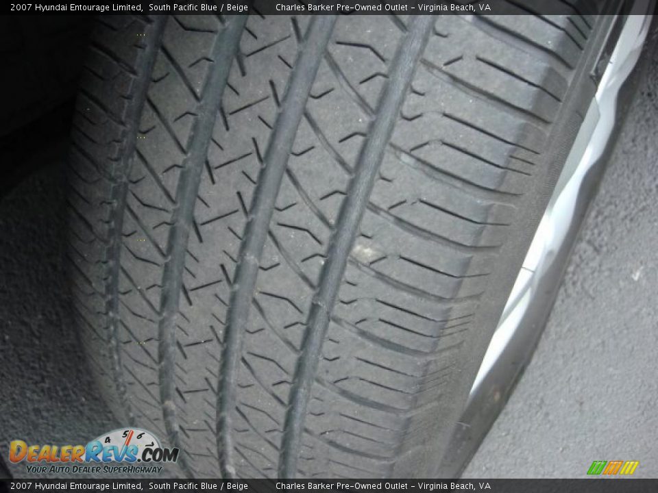 2007 Hyundai Entourage Limited South Pacific Blue / Beige Photo #23