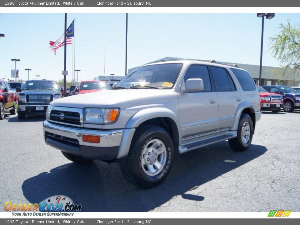 Front 3/4 View of 1998 Toyota 4Runner Limited Photo #6