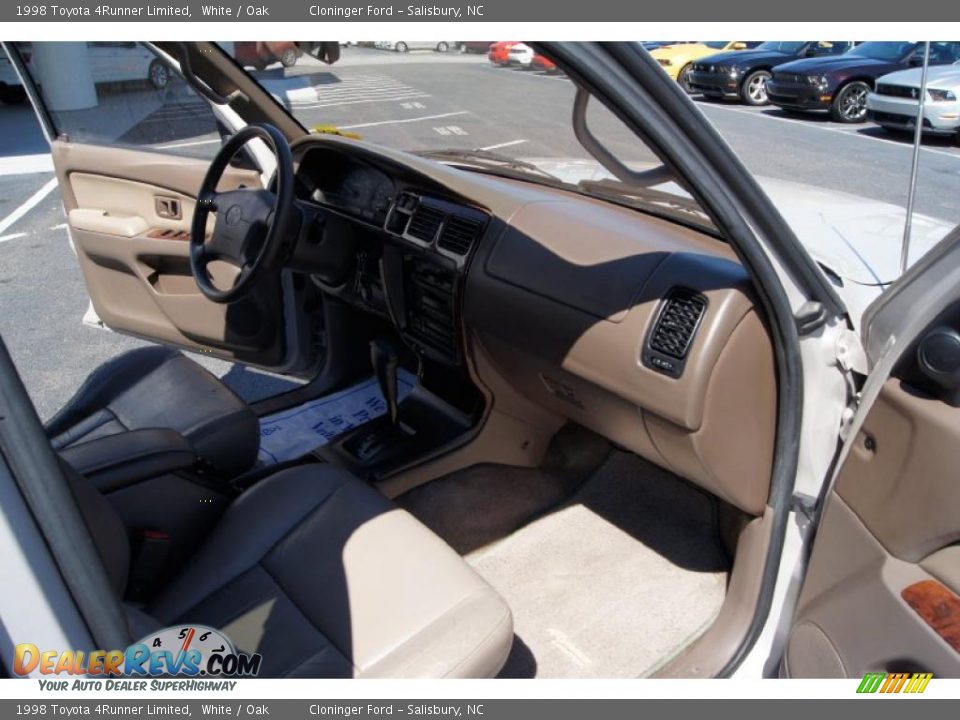 1998 Toyota 4Runner Limited White / Oak Photo #16