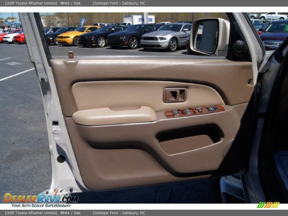 1998 Toyota 4Runner Limited White / Oak Photo #23